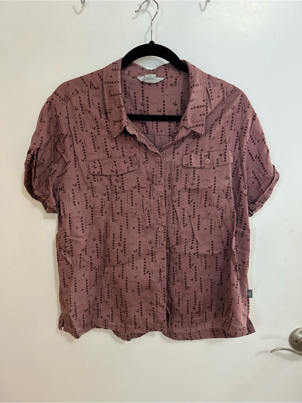 Ascend Dusty Rose Short-Sleeve Button-Down Shirt with Arrow Print